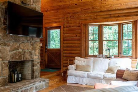 Cozy 2 Bedroom Cabin Nestled In Wooded Hideaway Monterey Zewnętrze zdjęcie