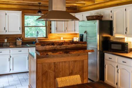 Cozy 2 Bedroom Cabin Nestled In Wooded Hideaway Monterey Zewnętrze zdjęcie