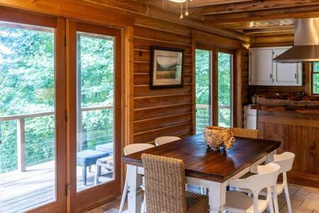 Cozy 2 Bedroom Cabin Nestled In Wooded Hideaway Monterey Zewnętrze zdjęcie