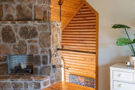 Cozy 2 Bedroom Cabin Nestled In Wooded Hideaway Monterey Zewnętrze zdjęcie