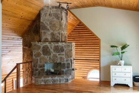 Cozy 2 Bedroom Cabin Nestled In Wooded Hideaway Monterey Zewnętrze zdjęcie