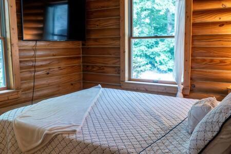 Cozy 2 Bedroom Cabin Nestled In Wooded Hideaway Monterey Zewnętrze zdjęcie