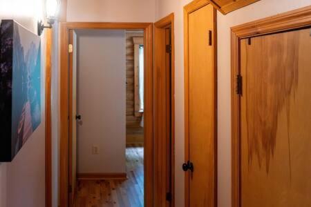 Cozy 2 Bedroom Cabin Nestled In Wooded Hideaway Monterey Zewnętrze zdjęcie